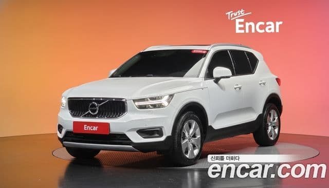 Volvo XC40 2021 — Фото 1/20