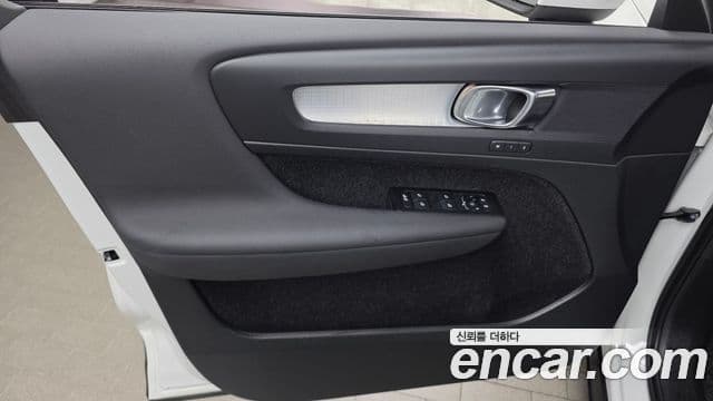 Volvo XC40 2021 — Şəkil 2/31
