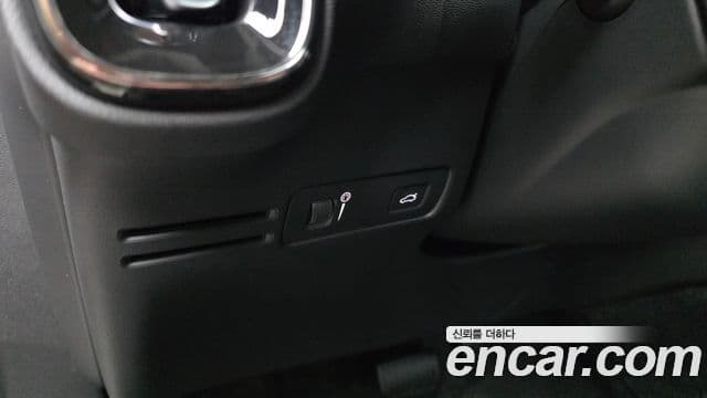 Volvo XC40 2021 — Şəkil 20/31