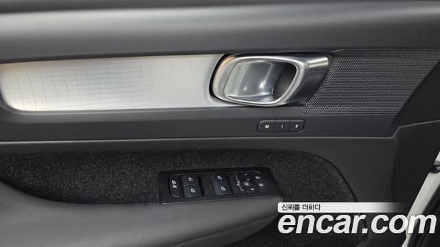 Volvo XC40 2021 — Şəkil 16/31