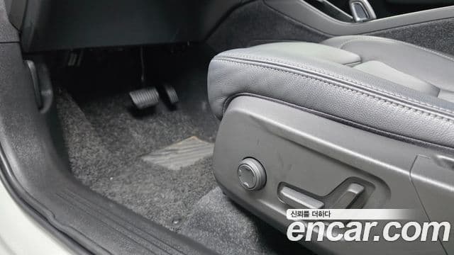 Volvo XC40 2021 — Şəkil 19/31