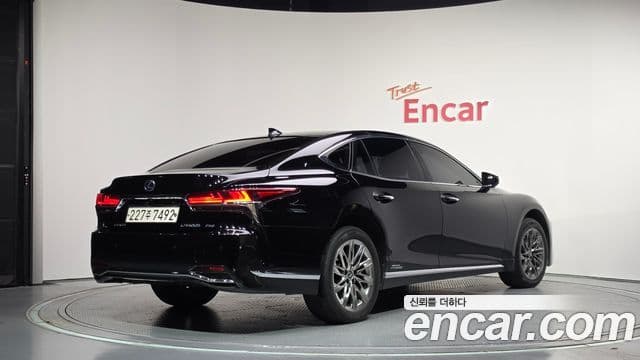 Lexus LS500h 2018 — ფოტო 4/20