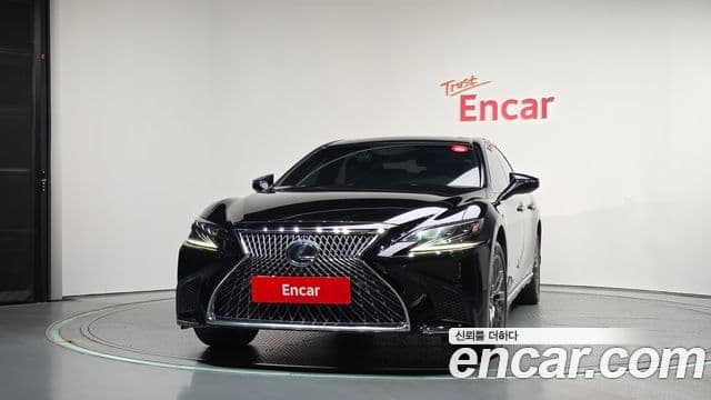 Lexus LS500h 2018 — ფოტო 13/20