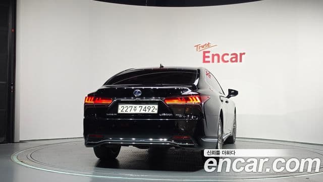 Lexus LS500h 2018 — ფოტო 2/20