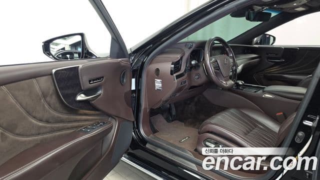 Lexus LS500h 2018 — ფოტო 19/20