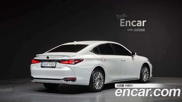 Lexus ES300h 2025 — Фото 2/20