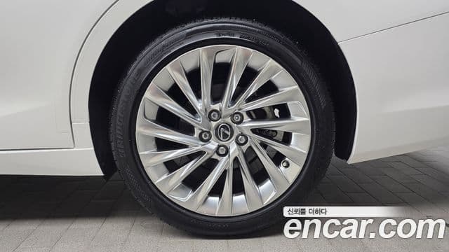 Lexus ES300h 2025 — ფოტო 24/34