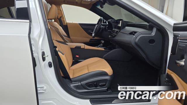 Lexus ES300h 2025 — ფოტო 8/34