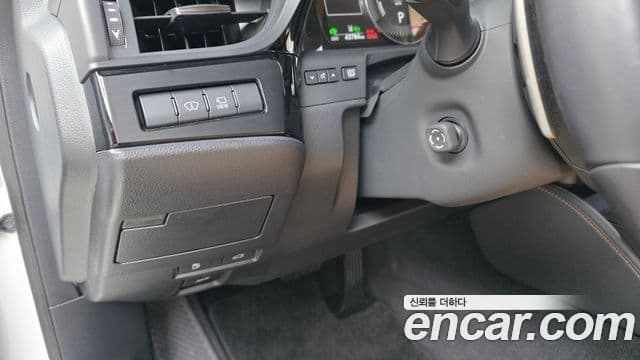Lexus ES300h 2025 — ფოტო 26/34