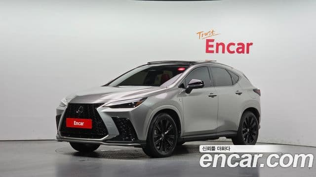 Lexus NX450h+ 2024 — Фото 1/20
