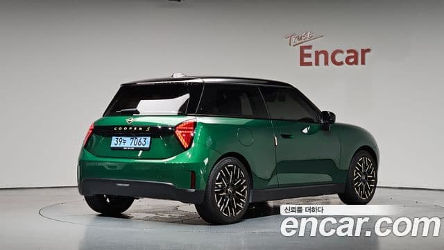 Mini Cooper Electric 2024 — ფოტო 8/35