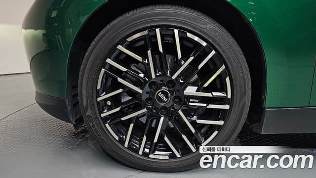 Mini Cooper Electric 2024 — ფოტო 30/35