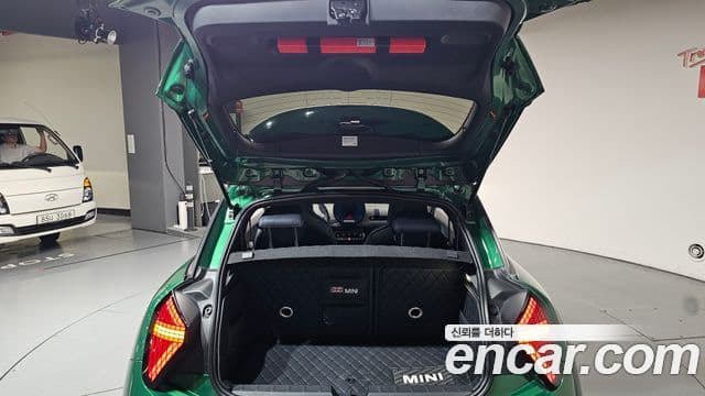 Mini Cooper Electric 2024 — ფოტო 26/35