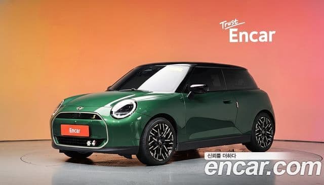 Mini Cooper Electric 2024 — ფოტო 31/35