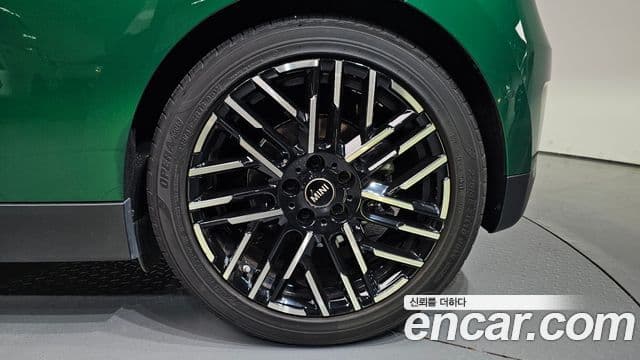 Mini Cooper Electric 2024 — ფოტო 22/35