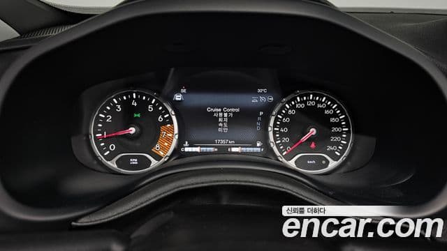 Jeep Renegade 2023 — Фото 8/20