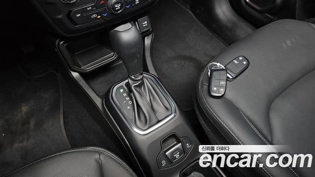 Jeep Renegade 2023 — Фото 9/20