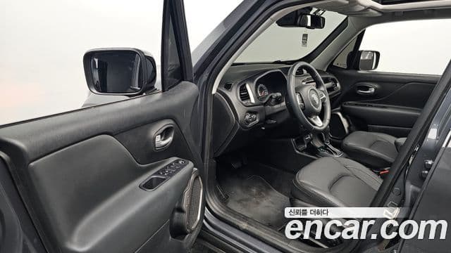 Jeep Renegade 2023 — Фото 10/20