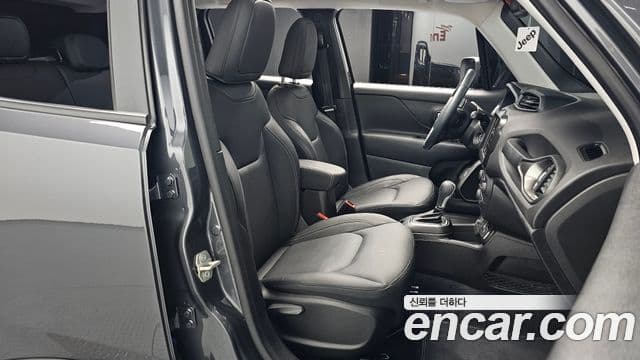 Jeep Renegade 2023 — Фото 11/20