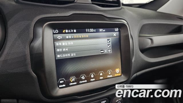 Jeep Renegade 2023 — Фото 17/20