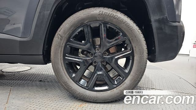 Jeep Renegade 2023 — Şəkil 24/38