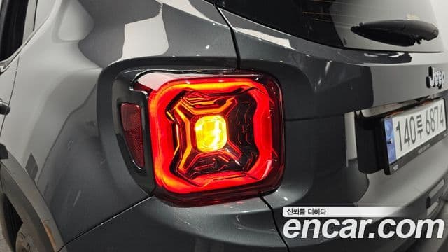 Jeep Renegade 2023 — Şəkil 9/38