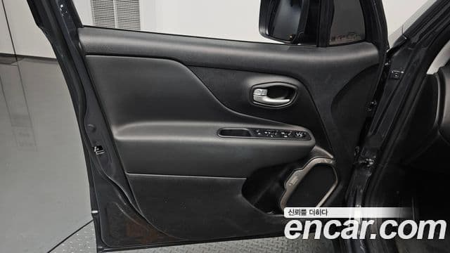 Jeep Renegade 2023 — Şəkil 7/38
