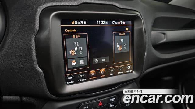 Jeep Renegade 2023 — Şəkil 35/38