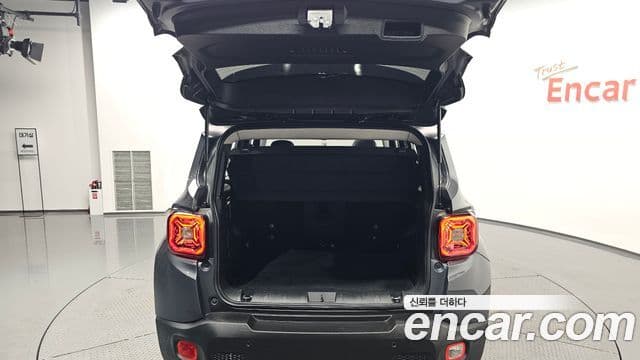 Jeep Renegade 2023 — Şəkil 37/38
