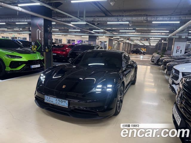 Porsche Taycan 2022 — ფოტო 2/20