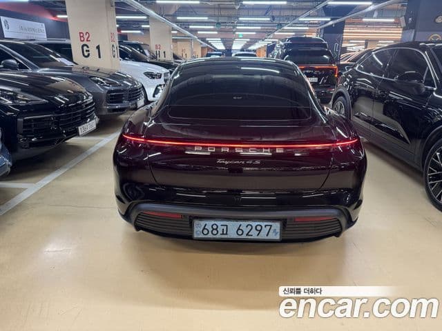 Porsche Taycan 2022 — ფოტო 4/20