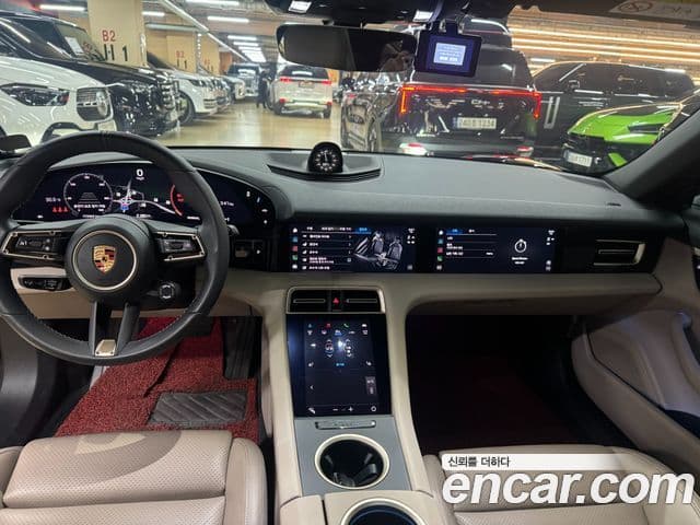 Porsche Taycan 2022 — ფოტო 16/20