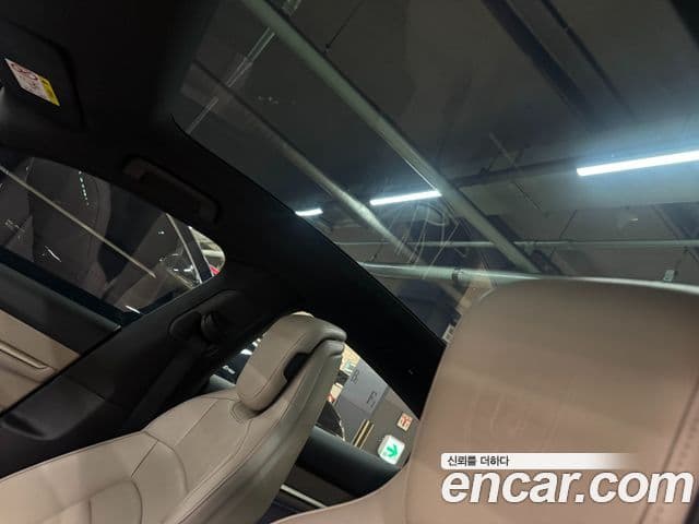 Porsche Taycan 2022 — ფოტო 19/20