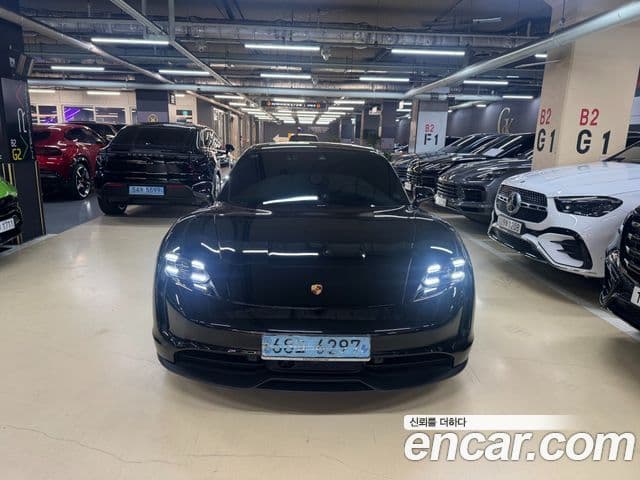 Porsche Taycan 2022 — ფოტო 14/20
