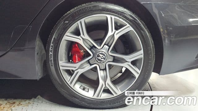 Kia Stinger 2018 — Şəkil 17/37