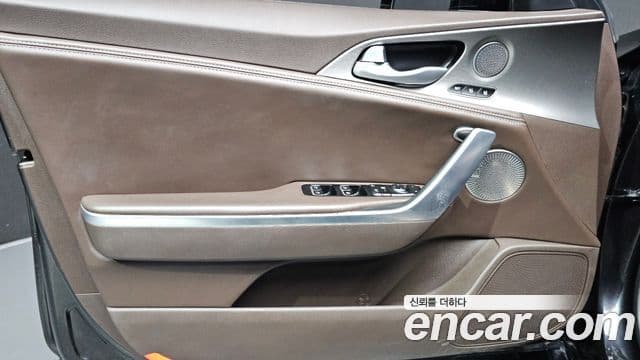 Kia Stinger 2018 — Şəkil 13/37