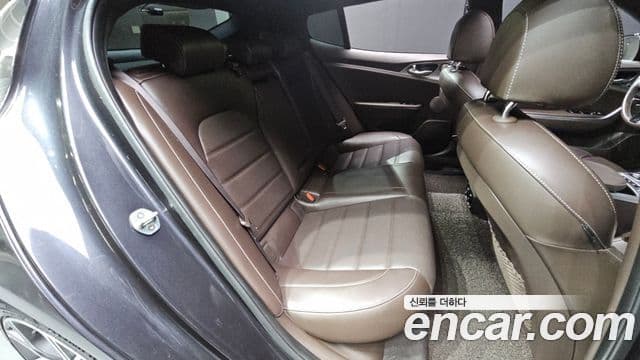 Kia Stinger 2018 — Şəkil 18/37