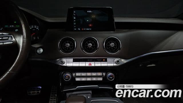 Kia Stinger 2018 — Şəkil 34/37