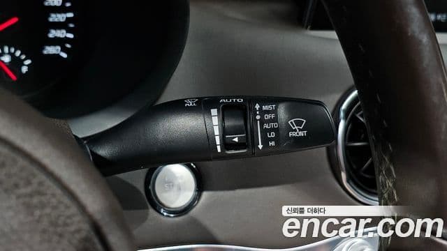 Kia Stinger 2018 — Şəkil 11/37