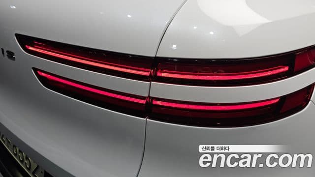 Genesis GV70 2022 — ფოტო 18/30