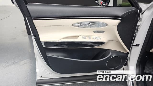 Genesis GV70 2022 — ფოტო 22/30