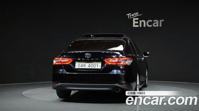 Toyota Camry 2018 — Фото 4/20
