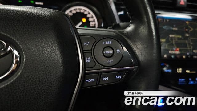 Toyota Camry 2018 — Şəkil 14/33