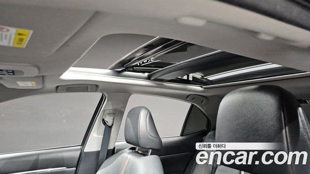 Toyota Camry 2018 — Şəkil 12/33