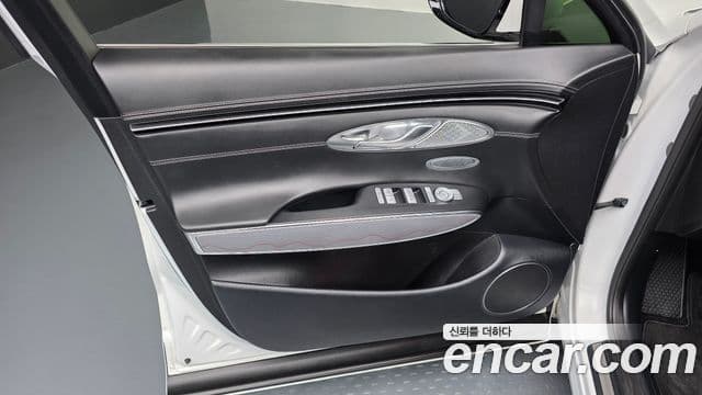 Genesis GV70 2023 — Photo 15/34