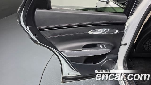 Genesis GV70 2023 — Photo 34/34