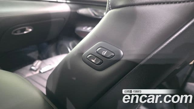 Genesis GV70 2023 — Photo 29/34