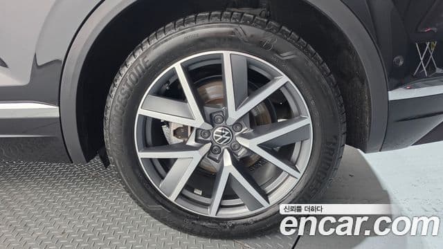 Volkswagen Touareg 2023 — Şəkil 27/37
