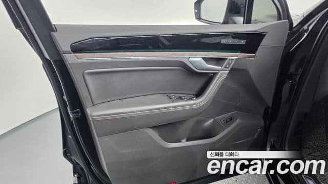 Volkswagen Touareg 2023 — Şəkil 26/37