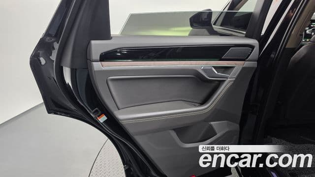 Volkswagen Touareg 2023 — Şəkil 19/37